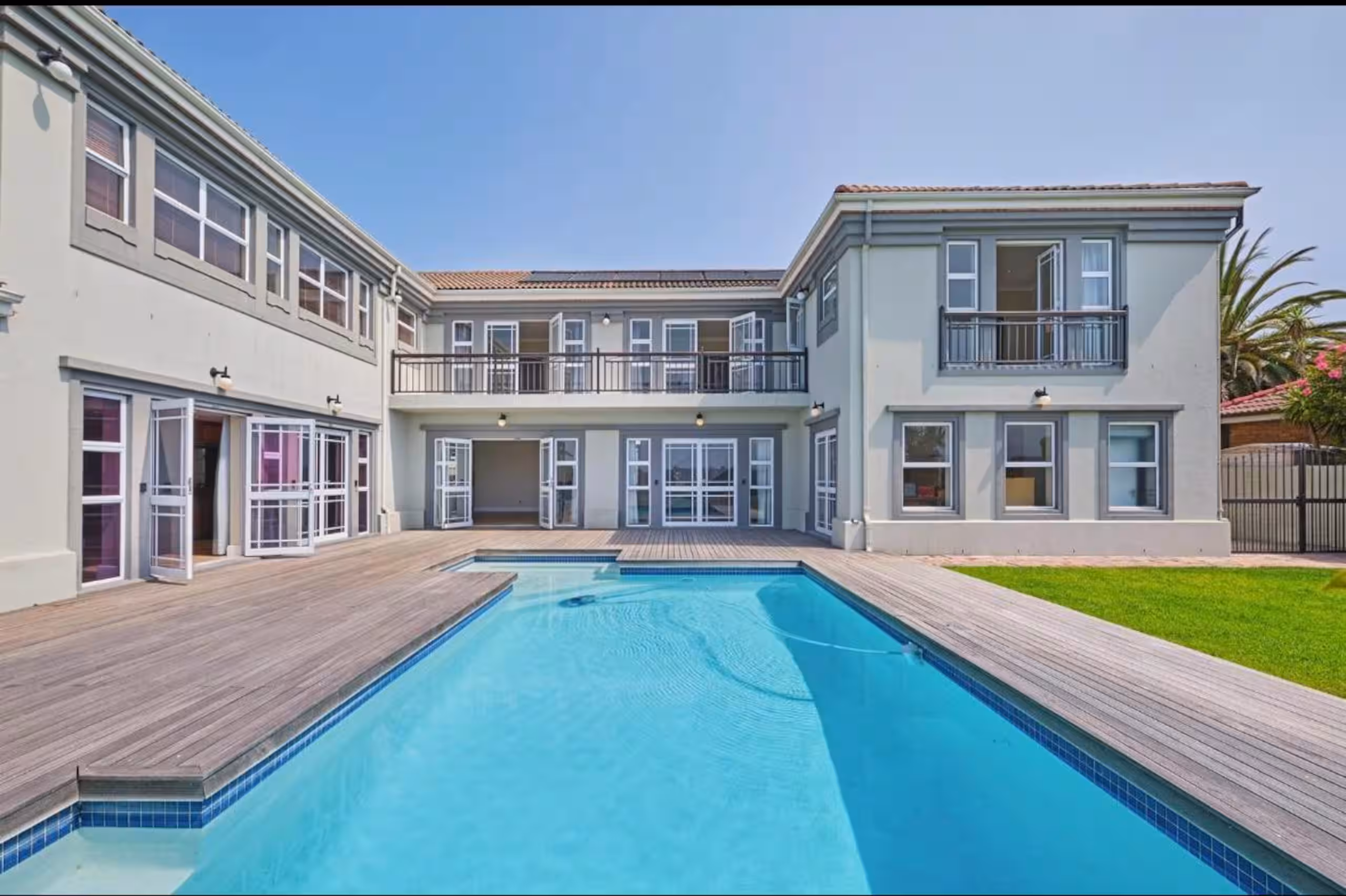 Cape Golf Villa pool courtyard